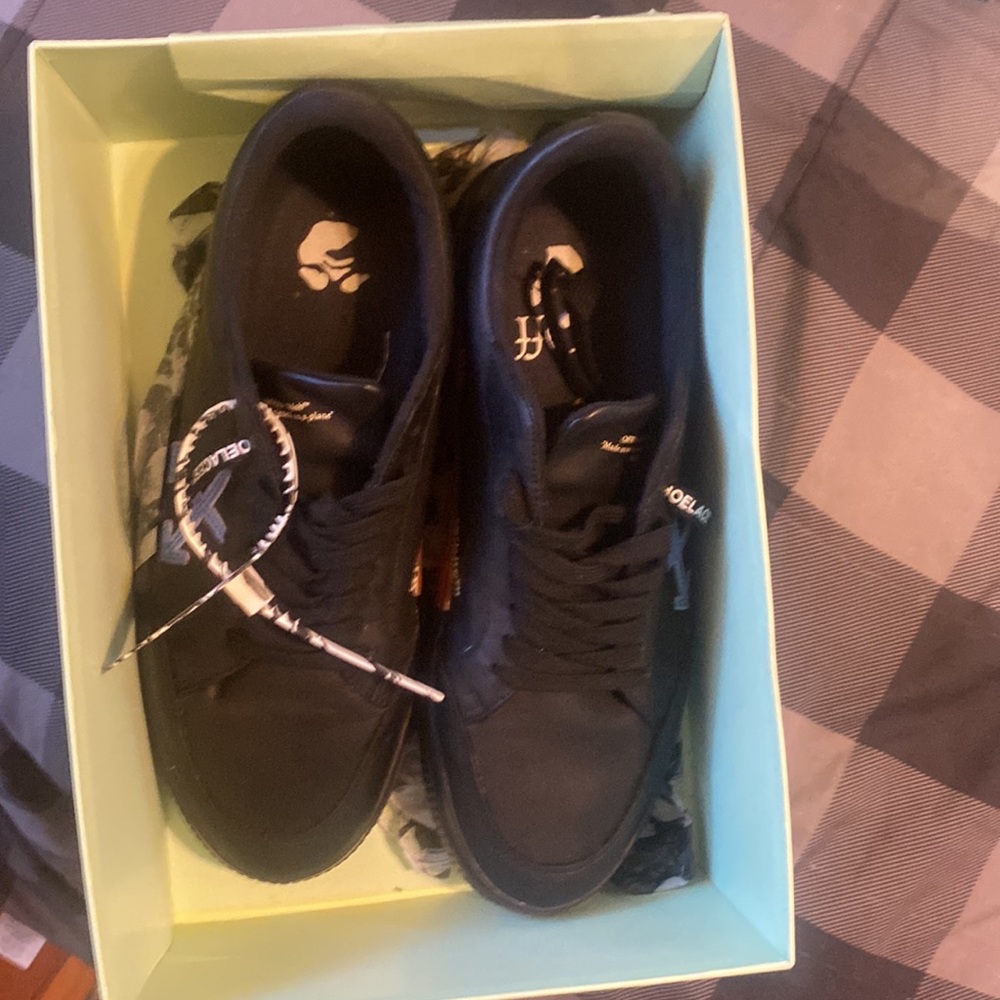 Off-white - Picture 3 of 6